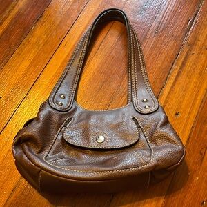 Medium size purse - Excellent Condition! Lots of compartments!